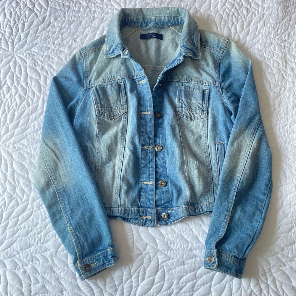Blue Jean Jacket with Fitted Silhouette